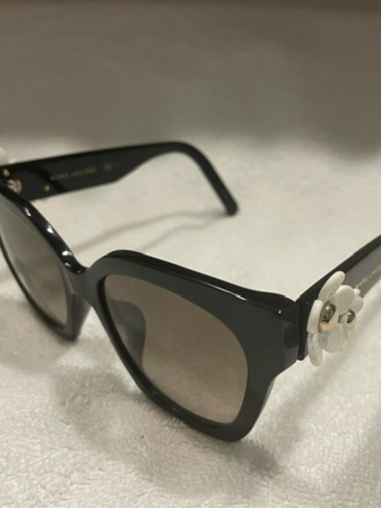 Marc Jacobs Accessories - Marc Jacobs Daisy Motif Sunglasses black w/case.  Rare, Hard to Find.  OH SO CUT